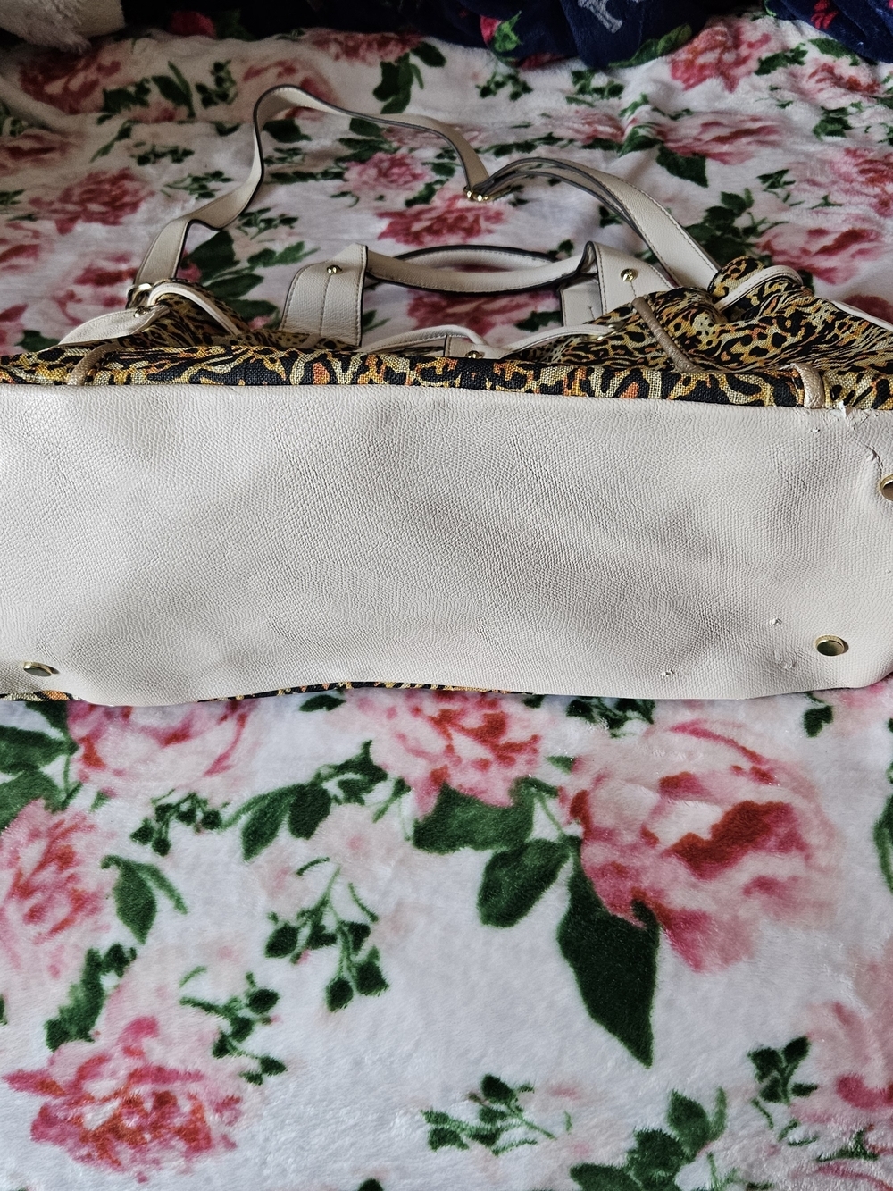 JLo Leopard-Print Drawstring Tote Bag with Cream Trim - Picture 4 of 6